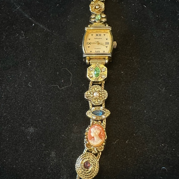 Vintage Gruen Gold Watch with Gemstone slide charm Accents - Picture 5 of 9